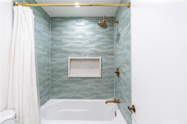 bathroom featuring shower / bath combo with shower curtain