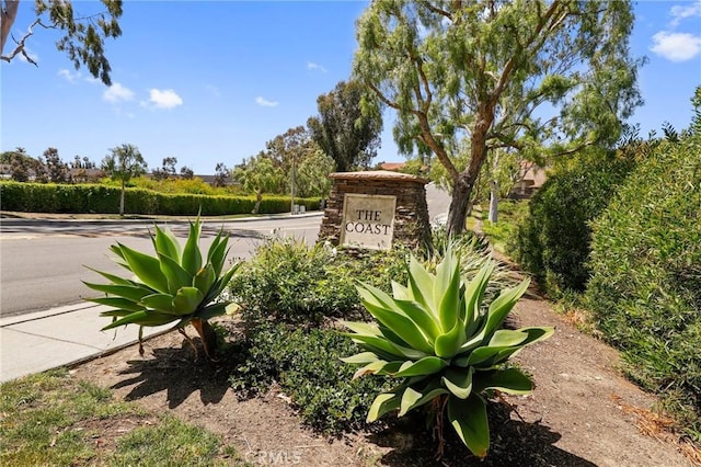 view of community / neighborhood sign