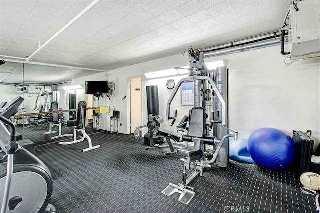 workout area with carpet flooring