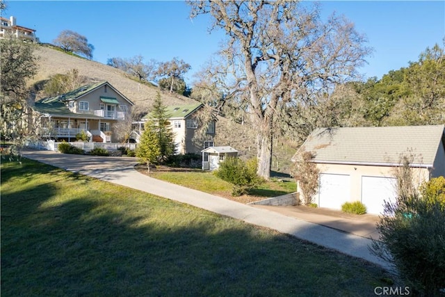 view of yard featuring a garage