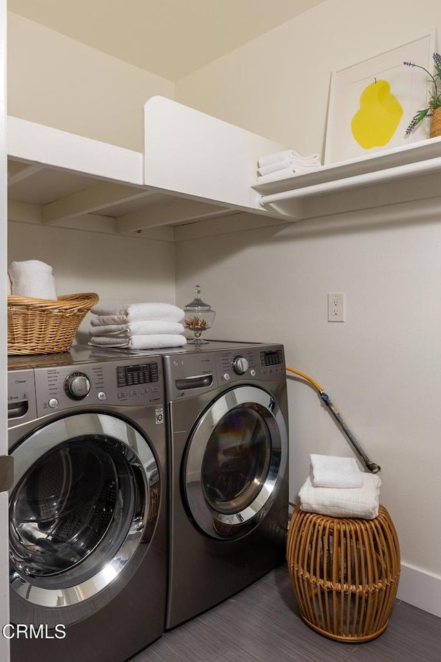 laundry area featuring hardwood / wood-style floors and independent washer and dryer