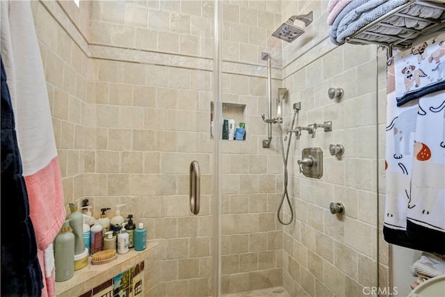 bathroom with curtained shower