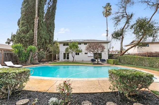 view of swimming pool