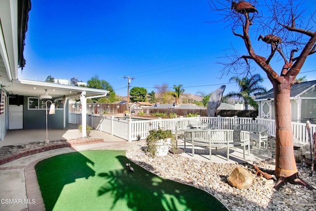 view of yard featuring a patio area