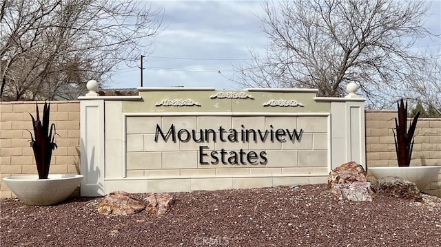 view of community / neighborhood sign