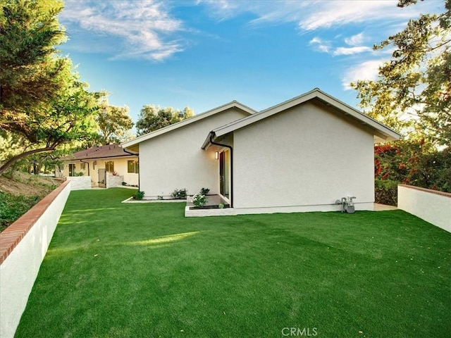 back of house featuring a yard