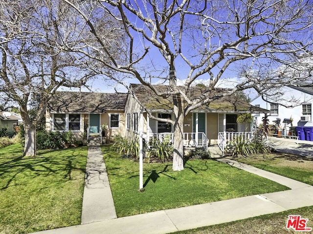 view of front of house with a front yard