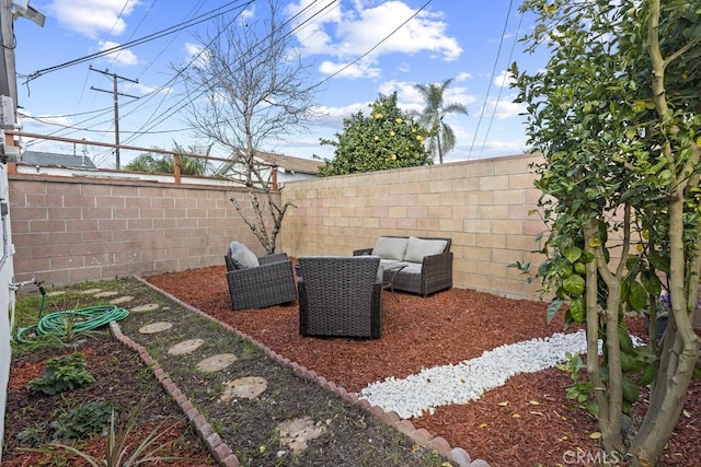 view of yard featuring an outdoor living space