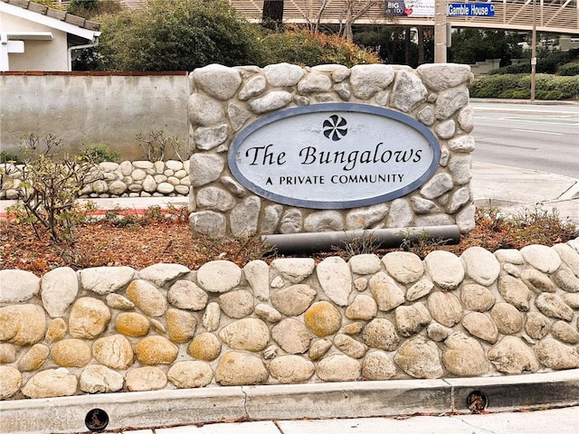 view of community / neighborhood sign