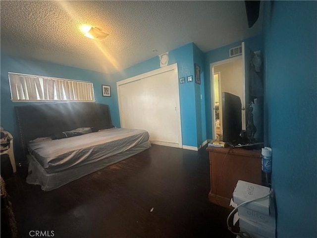 bedroom featuring a textured ceiling