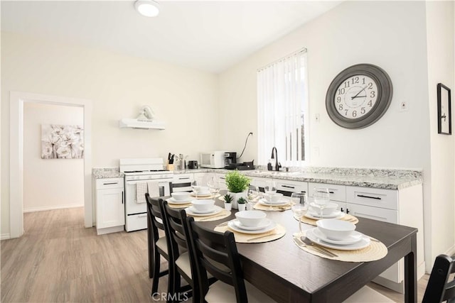 dining space featuring sink and light hardwood / wood-style floors