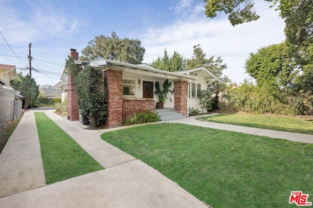 view of front of property with a front yard