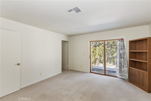 unfurnished room featuring light carpet, visible vents, and baseboards