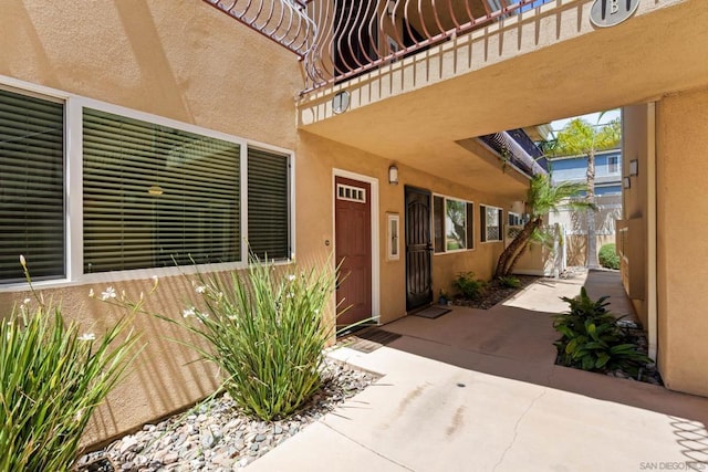 property entrance featuring a patio area and a balcony