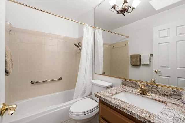 full bathroom with an inviting chandelier, shower / tub combo with curtain, vanity, and toilet