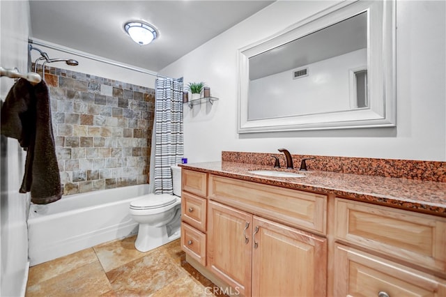full bathroom with shower / tub combo with curtain, vanity, visible vents, and toilet