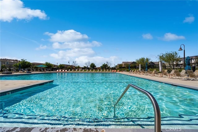 view of swimming pool