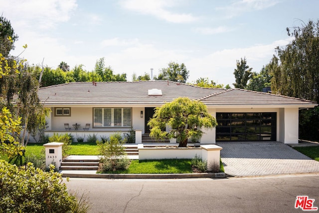 view of front facade with a garage