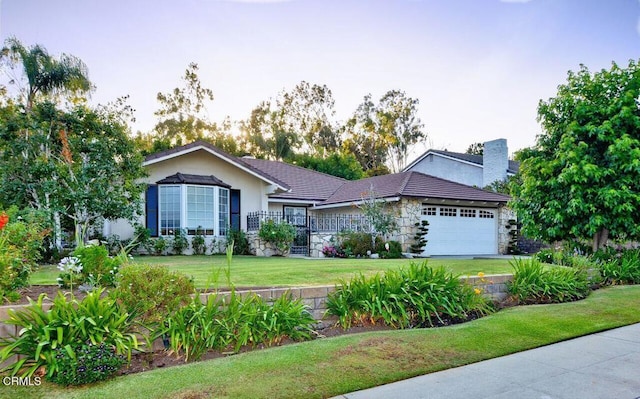 view of front facade featuring a front lawn and a garage