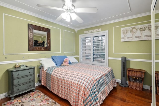 bedroom featuring crown molding, dark hardwood / wood-style floors, and ceiling fan