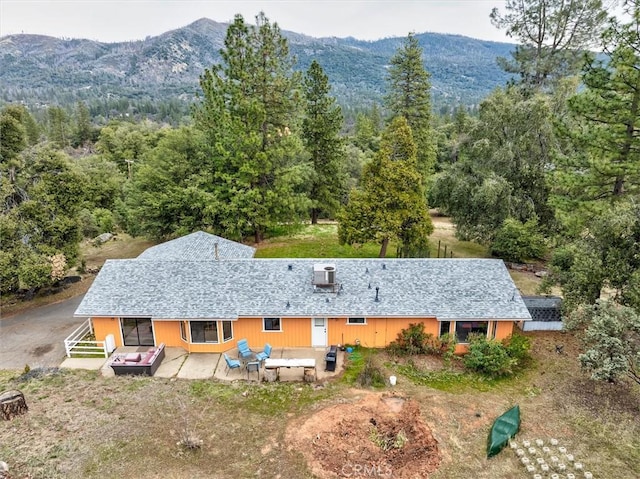 bird's eye view featuring a mountain view