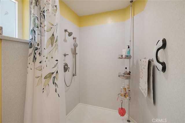 5045 Malibu Dr, Paradise, CA 95969 - bathroom featuring curtained shower