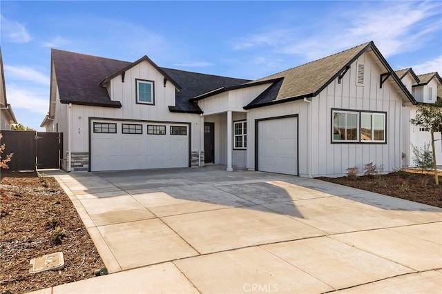 view of modern farmhouse style home