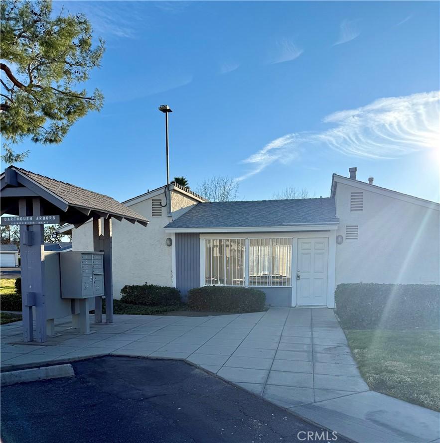 view of front of property featuring stucco siding