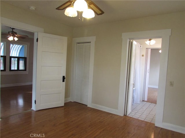 unfurnished room featuring ceiling fan and hardwood / wood-style floors