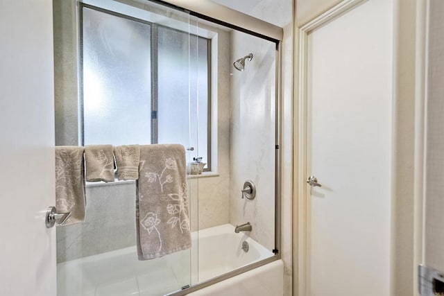 bathroom with combined bath / shower with glass door