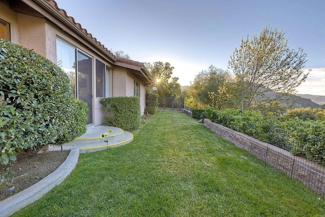 view of yard with a mountain view