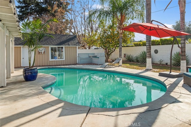 view of swimming pool featuring an outdoor structure