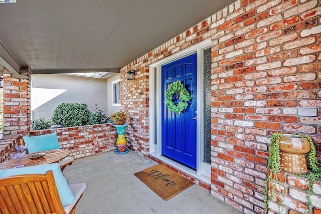 entrance to property featuring covered porch