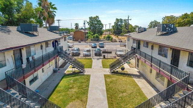 view of property's community featuring a lawn