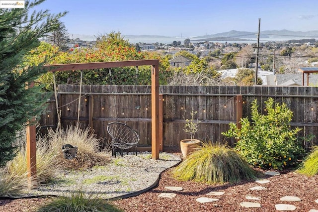 view of yard with a mountain view