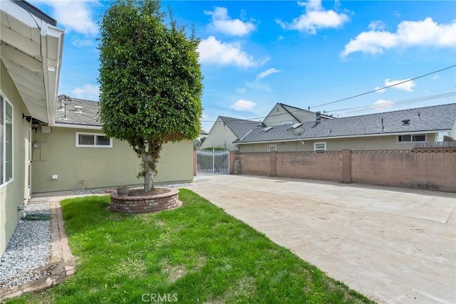 view of yard featuring a patio area and fence