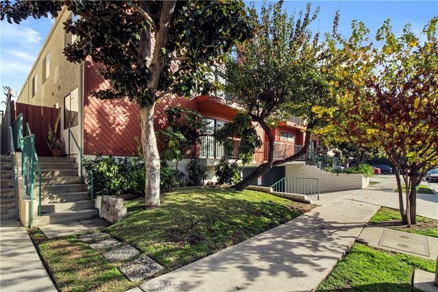 view of front of house with a front yard