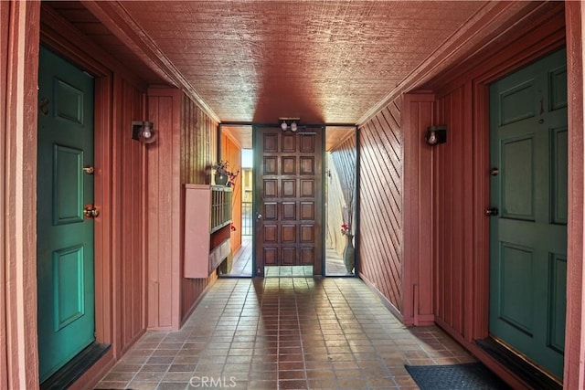 entrance to property featuring a porch