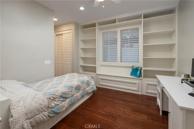 bedroom with dark hardwood / wood-style floors, ceiling fan, and a closet