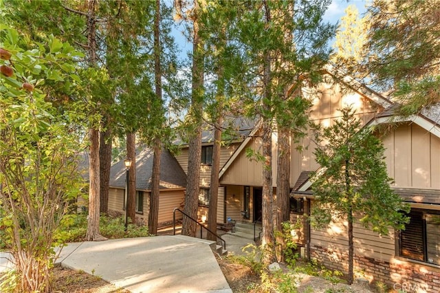 27494 White Fir Dr, Lake Arrowhead, CA 92352 - view of front of house featuring a patio