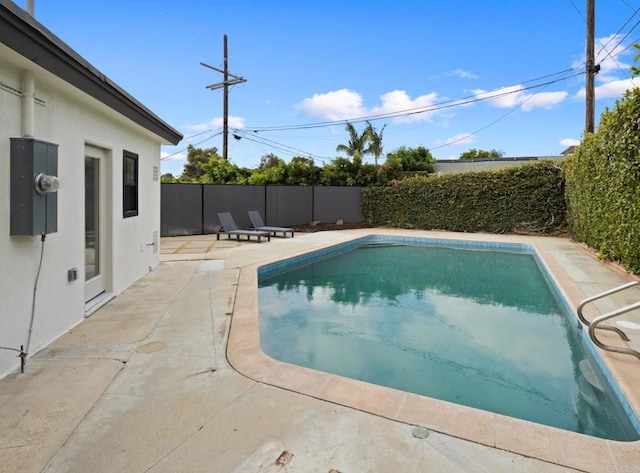 view of swimming pool featuring a patio