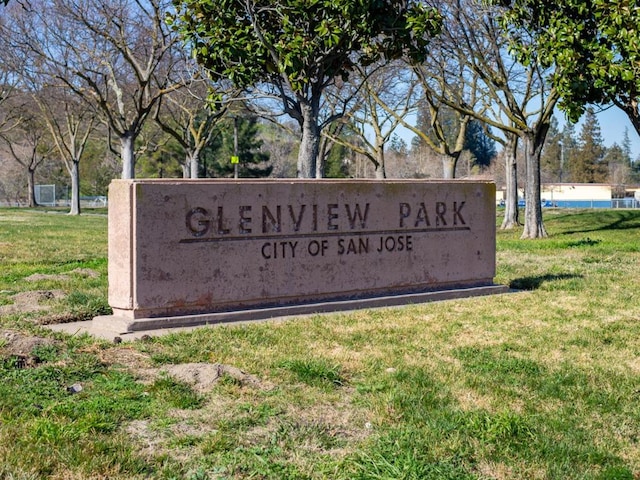 community sign featuring a lawn