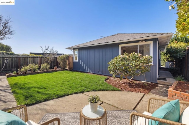 view of yard featuring a patio area