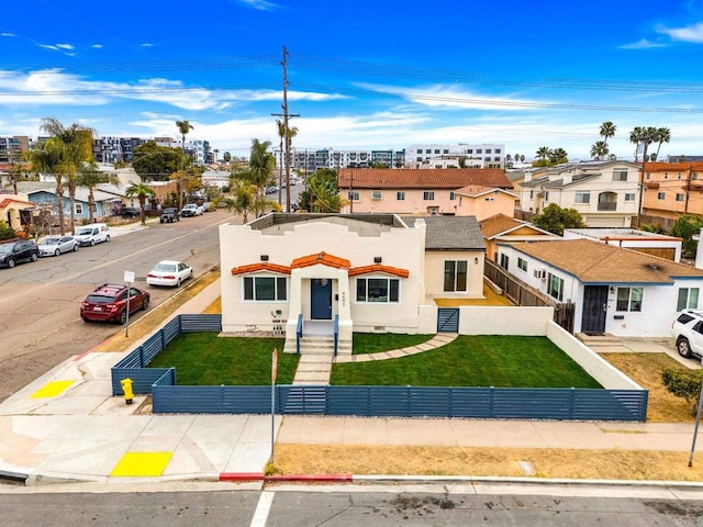 view of front of house featuring a front lawn