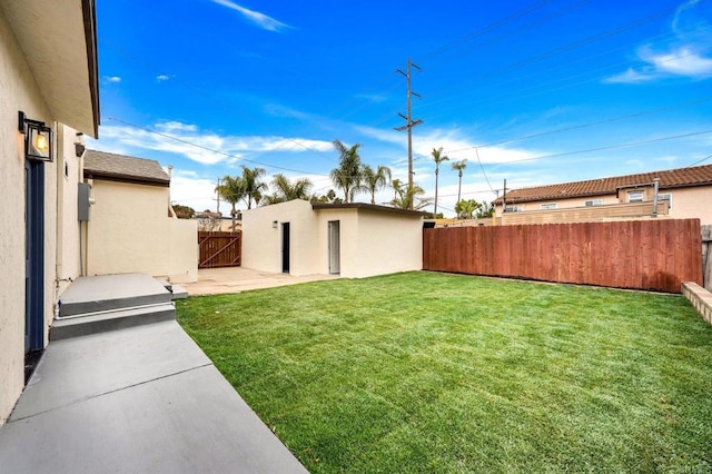 view of yard with a patio area