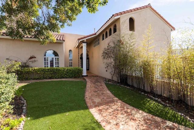 view of front of home with a front lawn