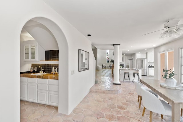 dining area featuring sink and ceiling fan