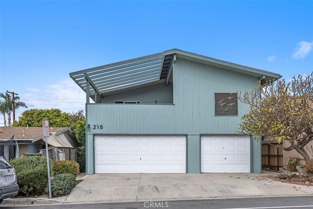 view of front facade with a garage