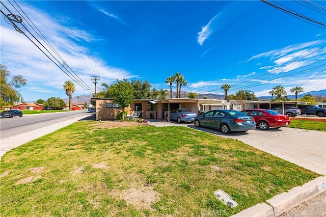 single story home with a front yard and driveway
