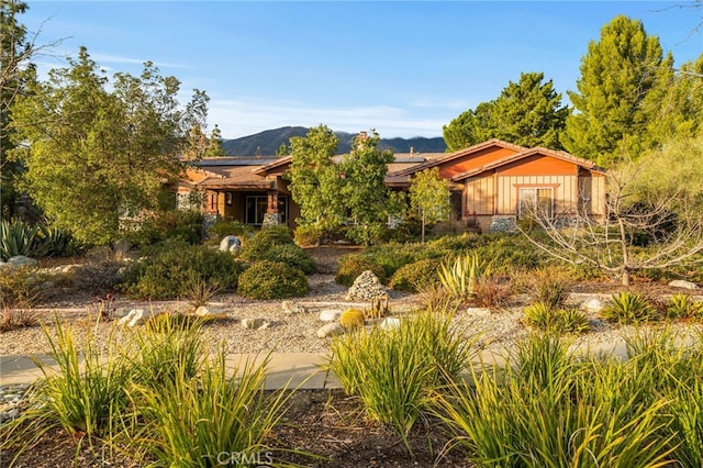 view of front of home with a mountain view